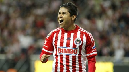 El Guadalajara vence al Veracruz con par de goles de López