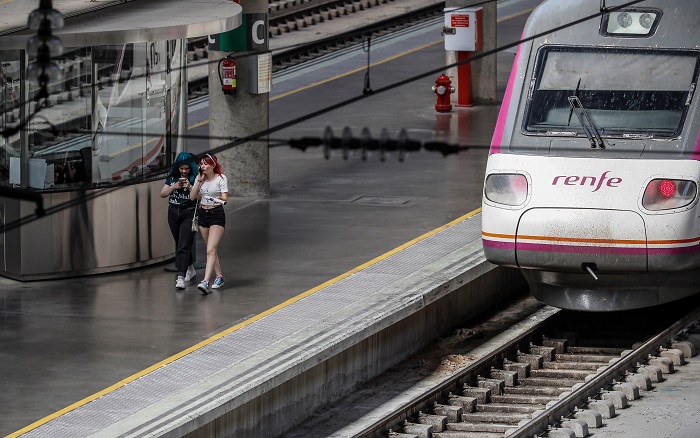 Renfe incrementará, a partir del próximo lunes, la frecuencia de los trenes Avant que unen Madrid, Segovia y Valladolid, con la incorporación de dos nuevos trenes. EFE