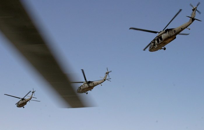 Un soldado estadounidense falleció y otros tres resultaron heridos en un accidente de helicóptero que tuvo lugar este domingo en Irak, cuando los militares tomaban parte en una misión contra el terrorismo en la región, informó hoy el Departamento de Defensa de Estados Unidos. EFE/Archivo
