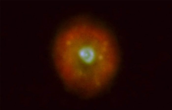 MEX010.CIUDAD DE MÉXICO (MÉXICO), 22/08/2018.- Fotografía cedida por el Consejo Nacional de Ciencia y Tecnología (CONACYT) hoy, miércoles 22 de agosto de 2018, de la nebulosa "HuBi1". La observación del renacimiento de la nebulosa "HuBi1", cuya estrella central es similar a nuestro Sol, podría ayudar a pronosticar el futuro del mismo, contaron a Efe dos de los astrónomos que presenciaron el fenómeno, Laurence Sabin y Christophe Morisset. El estudio de la "HuBi1", publicado en la reciente edición de la revista Nature Astronomy, representa una oportunidad única para los especialistas de ver cómo se transforma una estrella en un objeto pobre en hidrógeno, pues se considera que hay muy pocos en la Vía Láctea. EFE/CONACYT/SOLO USO EDITORIAL / NO VENTAS