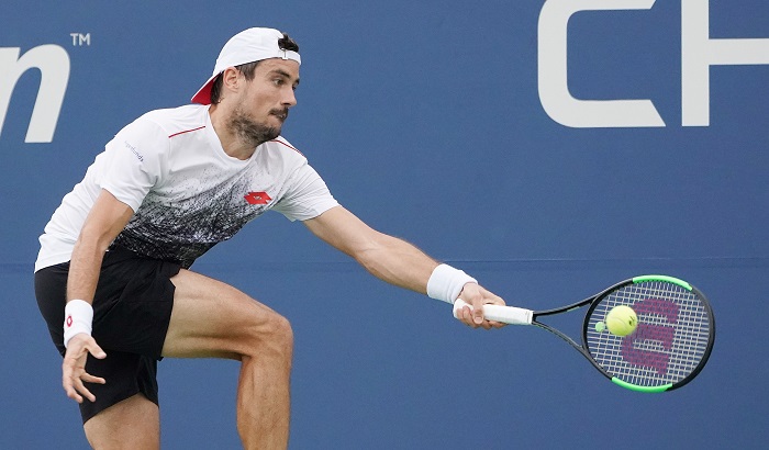 El argentino Pella cae en la tercera ronda ante el georgiano Basilashvili
El argentino Guido Pella ante el tenista georgiano Nikoloz Basilashvili durante su encuentro en la quinta jornada del Abierto de Estados Unidos disputado en el centro nacional de tenis de Flushing Meadows, Nueva York (Estados Unidos) hoy, 31 de agosto del 2018. EFE