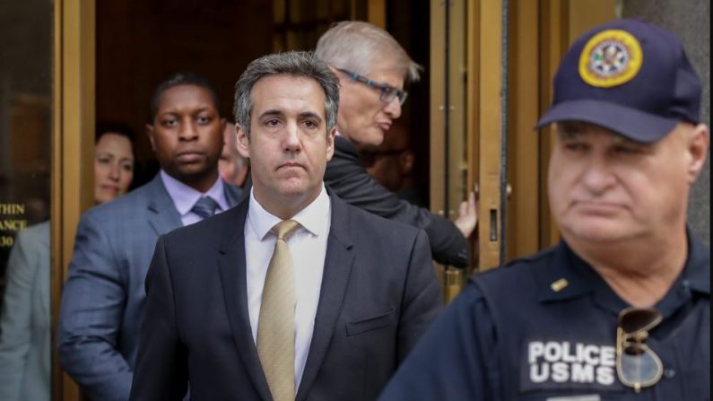 Michael Cohen, exabogado del presidente Donald Trump, sale de la corte federal, el 21 de agosto de 2018 en la ciudad de Nueva York. (Drew Angerer/Getty Images)
