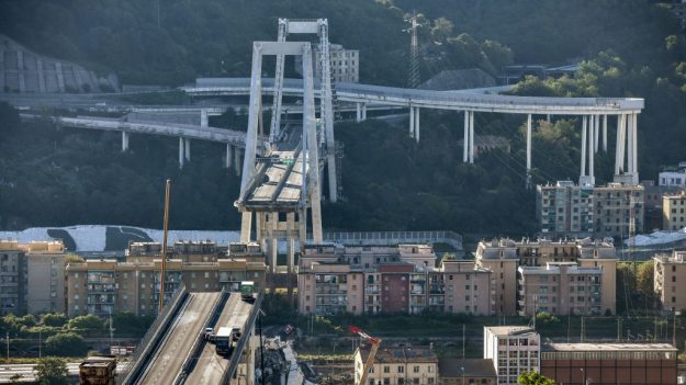 Nuevo vídeo revela el momento exacto del desplome del puente en Italia