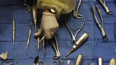 Increíble: bebé de 12 días tuvo que ser llevada al dentista para extraerle un diente