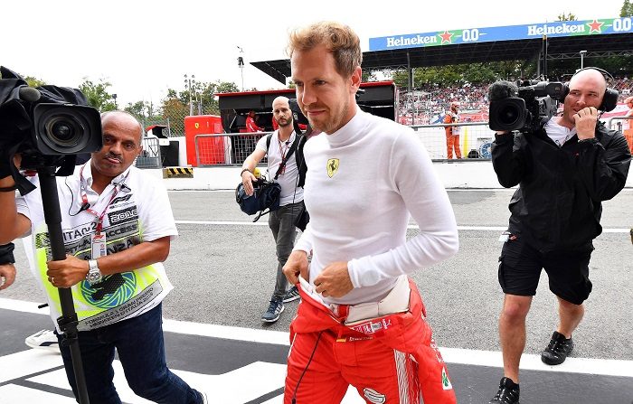 Vettel: Quiero saber lo que se siente ganando aquí con Ferrari
El piloto alemán de Fórmula Uno Sebastian Vettel, de la Escudería Ferrari, durante los entrenamientos libres en el circuito de Monza, Italia. EFE