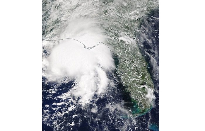 Muere un niño en Florida y miles de hogares sin energía tras el paso de Gordon
Fotografía de satélite facilitada por la NASA que muestra la tormenta tropical Gordon a su llegada a Alabama y Missisipi en Estados Unidos el 4 de septiembre de 2018. EFE