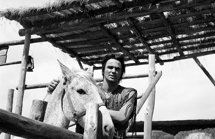 Muere a los 82 años el actor Burt Reynolds.
Fotografía de archivo del 1 de enero de 1966 del actor estadounidense Burt Reynolds durante el rodaje de la película "Joe, el implacable" en la población de Colmenar Viejo (España). EFE/Archivo