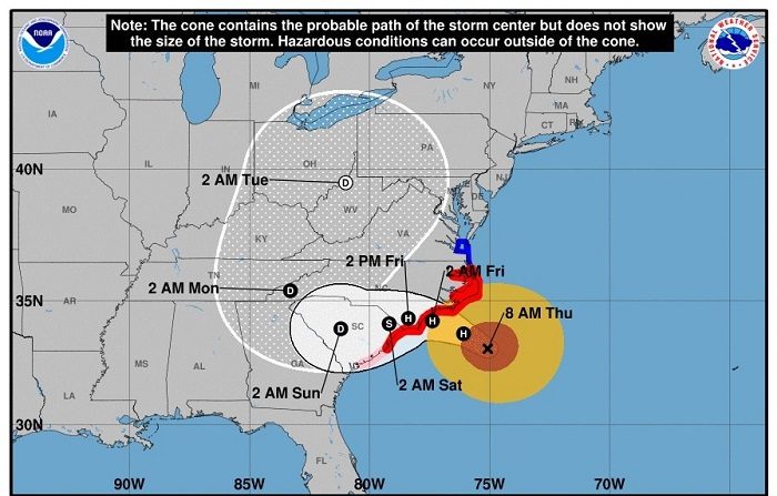 La tormenta tropical Isaac avanza "poco organizada" por el este del Caribe.
Imagen cedida hoy, jueves 13 de septiembre de 2018, por el Centro Nacional de Huracanes (NHC) que muestra el pronóstico de cinco días del huracán Florence casi a su llegada a la costa este de Estados Unidos. EFE/NHC