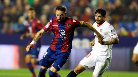 El Sevilla se da un festín a costa de un irreconocible Levante 6-2