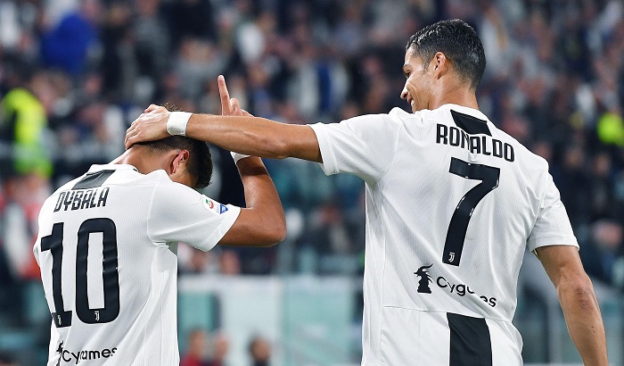 El líder Juventus sigue imparable y ganó por 2-0 este miércoles al Bolonia para seguir con el pleno de puntos tras seis jornadas de la Serie A (Primera División), en un día en el que el Nápoles no falló ante el Parma (3-0) y en el que el Roma rompió su racha negativa gracias a una goleada al Frosinone (4-0). EFE/DI MARCO