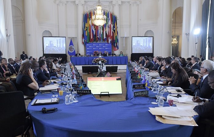 La asamblea está convocada para semanas después que se complete el proceso de salida de Venezuela de la OEA, que el país caribeño inició en abril de 2017 y que dura dos años. EFE/Archivo