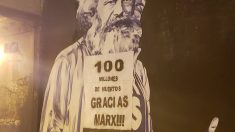 Jóvenes uruguayos intervienen mural homenaje a Marx para denunciar los 100 millones de muertos del comunismo