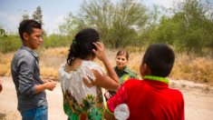 Padre del niño migrante de 8 años que murió lo llevó consigo para entrar más fácilmente a EE. UU.