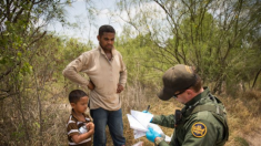 Aumentan un 38% las familias arrestadas en la frontera sudoeste de EE. UU.
