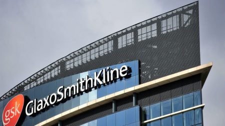 Tercera científica china se declara culpable de robar secretos de la farmacéutica GlaxoSmithKline