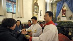 Cómo el régimen chino presiona a los cristianos de China para que abandonen su fe