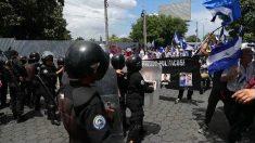 Un herido de bala y una patrulla quemada deja protesta en Nicaragua