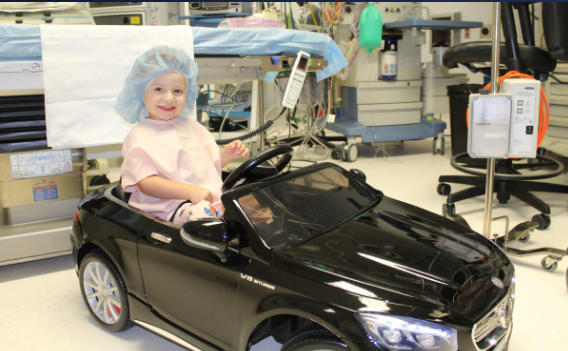 En este hospital, los niños entran al quirófano con un divertido paseo sobre ruedas