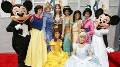 Princesas de Disney invaden la corte durante una conmovedora sentencia de adopción