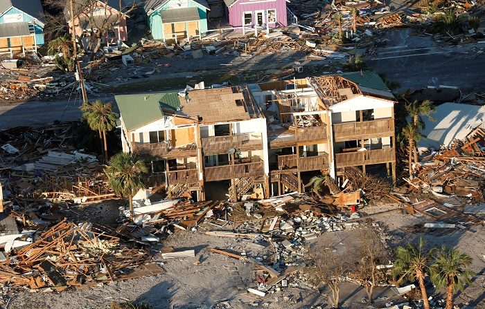 La cifra de muertos por el huracán Michael aumenta a 19 en el sureste de EE.UU.
Registro aéreo captado el pasado 12 de octubre de los destrozos causados por el paso del huracán Michael por la localidad de Panama City (Florida, EE.UU.). EFE/James E. Wyatt / Customs And Border Protection
