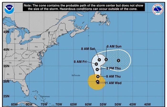 El huracán Leslie sigue en el Atlántico, sin amenazar territorios poblados
Imagen cedida este miércoles, 3 de octubre, por el Centro Nacional de Huracanes (NHC) que muestra el pronóstico de cinco días de la tormenta tropical Leslie convertida en huracán en su trayectoria en el Atlántico. EFE/NHC/NO VENTAS