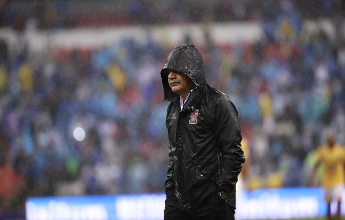 México inicia la concentración para los amistosos ante Costa Rica y Chile.
Dirigidos por el entrenador brasileño Ricardo Ferretti, interino de la selección, el "tri" se entrenará desde mañana hasta el miércoles y después viajará a Monterrey para la parte final de la preparación. EFE/Archivo