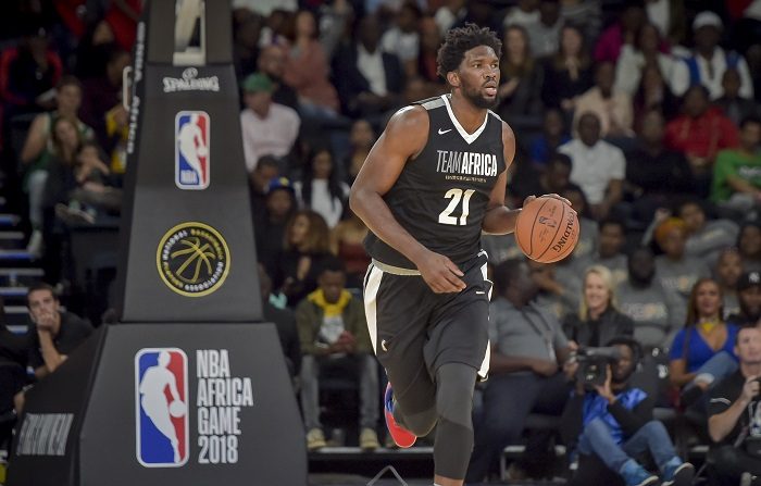 Embiid acabó con un doble-doble de 30 puntos, 12 rebotes --11 defensivos--, 3 asistencias, una recuperación de balón y cuatro tapones que lo dejaron líder en el juego interior de los Sixers, que sentenciaron el partido en el tercer periodo con parcial de 40-20. EFE/Archivo