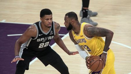 121-114. Triple-doble de LeBron James y los Lakers carburan