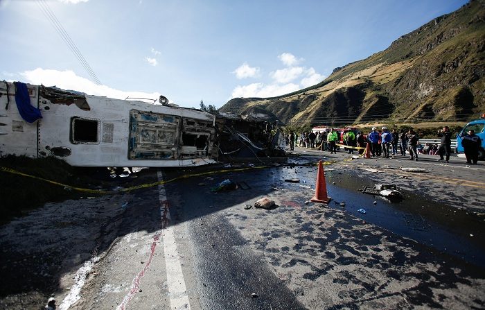 Las autoridades colombianas capturaron en el suroeste del país a Jesús Gabriel Trujillo Jara, alias "Caqueteño", jefe de una red de narcotraficantes que cargó con marihuana el autobús que se accidentó en Ecuador, siniestro en el que murieron 23 personas y 22 más resultaron heridas. EFE