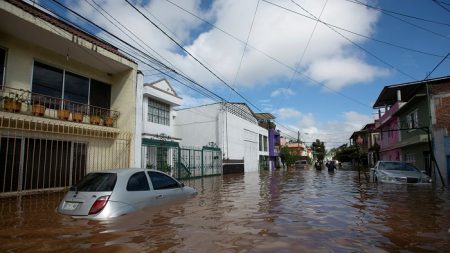 La tormenta Dolores se intensifica en las costas mexicanas de Michoacán