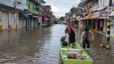 El huracán Willa se adentra en México tras impactar en la costa del Pacífico