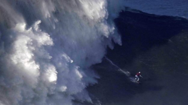 Doble récord para la brasileña Maya Gabeira por ola más grande jamás surfeada por una mujer