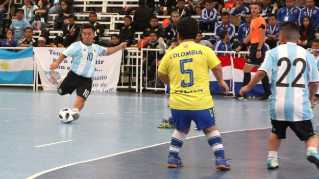 Comenzó la Copa más pequeña del mundo: Copa América de enanos en Argentina