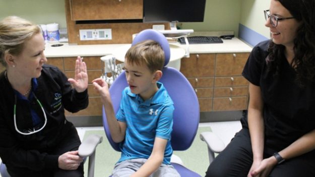 Niño de 6 años que nunca pudo hablar, va al dentista y en pocas horas dice ‘mamá, tengo hambre’