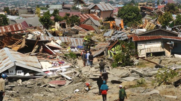 La esperanza motoriza las tareas de rescate en Palu tras brutal terremoto y tsunami