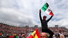 México le rinde homenaje a Fernando Alonso con 30.000 réplicas de su rostro