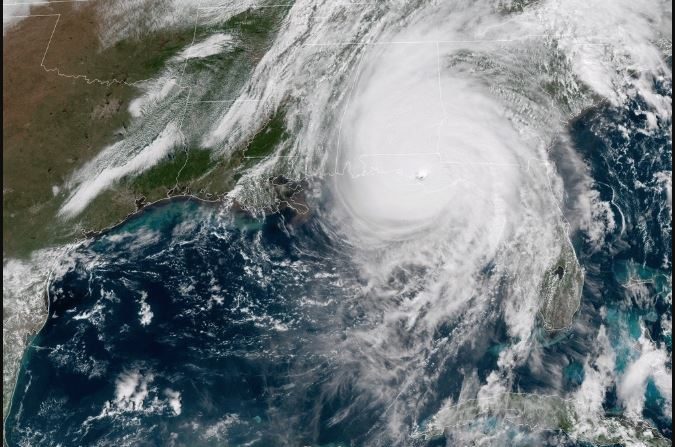 El Huracán Michael después de tocar tierra en la playa de México, cerca de la ciudad Panamá de Florida a las 13.30 del 10 de octubre de 2018 (GOES)