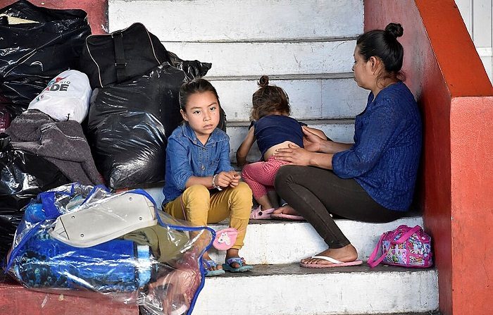 Unas 1.500 personas huyen por irrupción de grupo armado en el sur de México
Personas de comunidades de la sierra de Guerrero permanecen en un albergue hoy en la ciudad de Chilpancingo, en el estado de Guerrero (México). EFE/STR