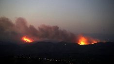 California persiste en su larga lucha contra el fuego a la espera de lluvia