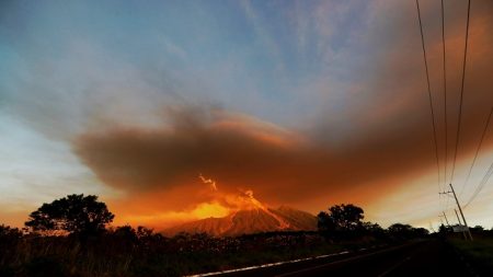 Cerca de 4 mil personas evacuadas por fuerte erupción de volcán de Fuego Guatemala