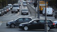 45 minutos de libertad: le entregan el carnet de conducir y cuando sale a celebrarlo se lo quitan