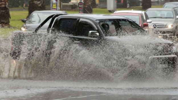 Solo una vez en 100 años: 91 mm de lluvia en 90 minutos deja un muerto y heridos en Australia