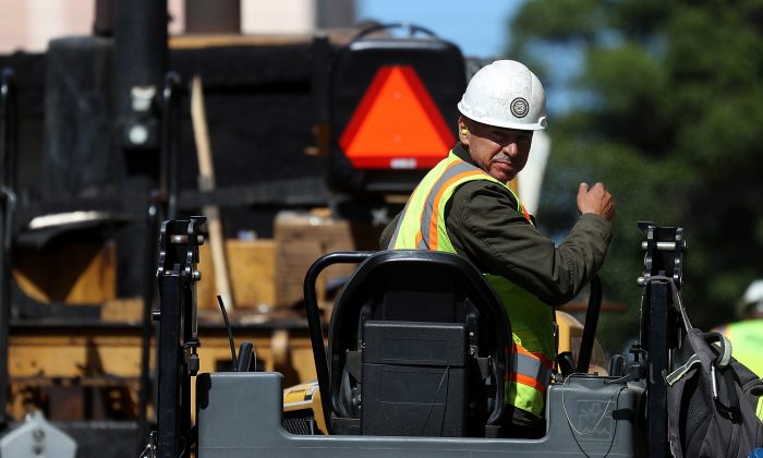 Un operario en una construcción en San Francisco, 5 de octubre de 2018. (Justin Sullivan/Getty Images)