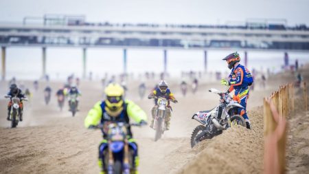 Más de 1000 competidores de motocross en la playa en La Haya: Watson se corona campeón