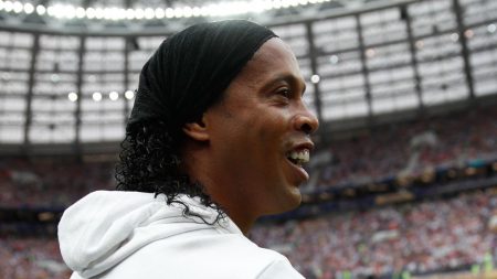 Embargan la cuenta de Ronaldinho y solo tenía seis dólares