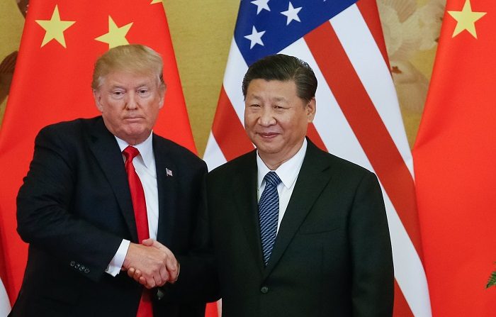 El presidente estadounidense, Donald J. Trump (i), y el presidente chino, Xi Jinping (d). 
EFE/Roman Pilipey