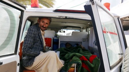 Rebeldes heridos son evacuados de Yemen mientras se preparan consultas de paz