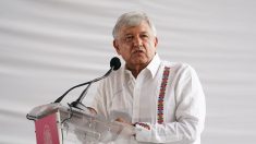 López Obrador urge a superar crisis petrolera de México