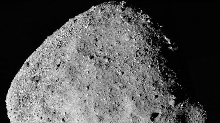 La nave OSIRIS-REx de la NASA descubre agua en el asteroide Bennu