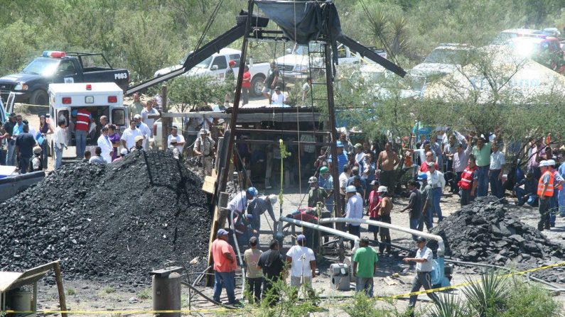  El Gobierno de México anunció hoy que revisará junto con las empresas mineras los protocolos de seguridad, luego de que dos trabajadores fallecieran sepultados en el municipio de Sahuaripa, del norteño estado de Sonora.. EFE/Mauricio García/La Voz de Sabinas